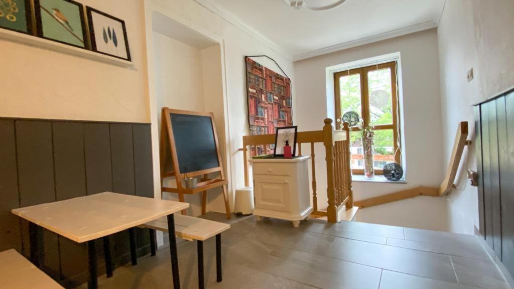 TV a/nebo společenská místnost v ubytování Bed & Breakfast Jungholz - Pension Katharina