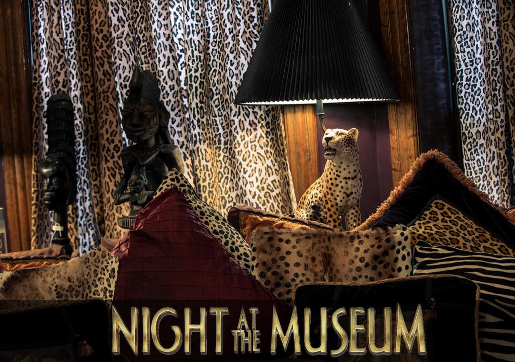 un cartel para pasar la noche en el museo con un gato y una lámpara en The Mansion on O Street, en Washington