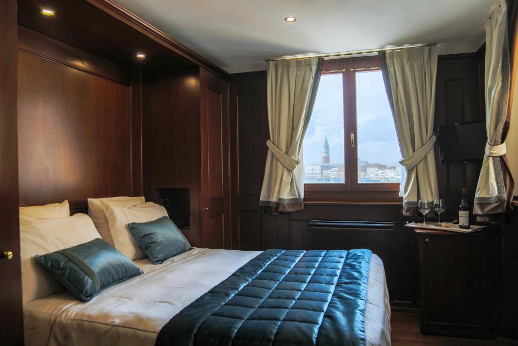 Hotel Bucintoro - Classic Double Room With Lagoon View