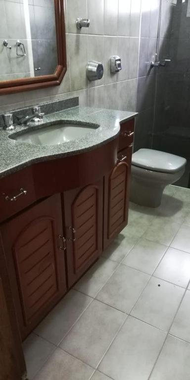  Casa grande com piscina e churrasqueira