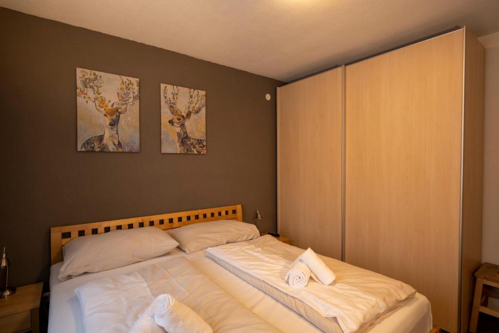 Posteľ alebo postele v izbe v ubytovaní Alex Kaprun Apartment