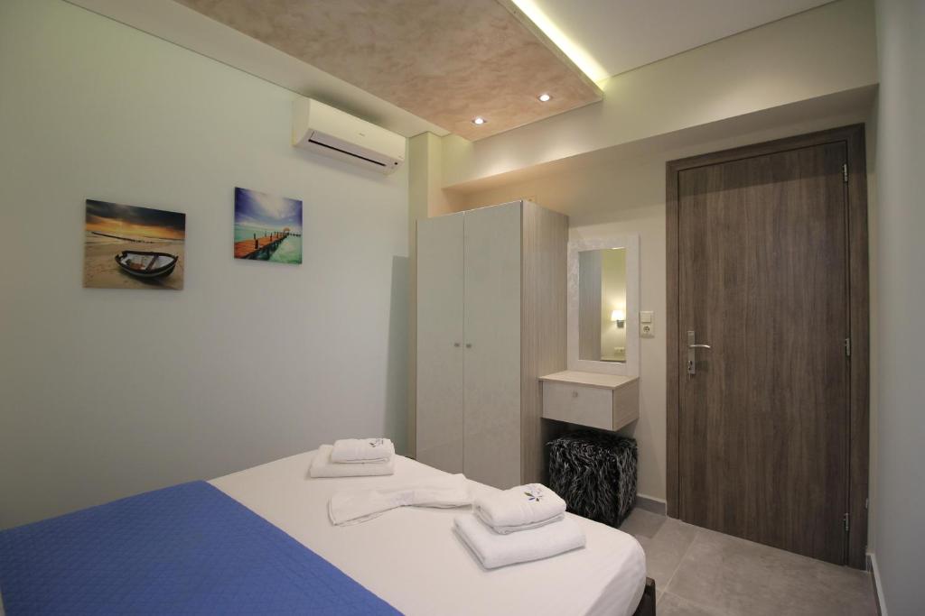Postel nebo postele na pokoji v ubytování Deluxe Apartments Andreas