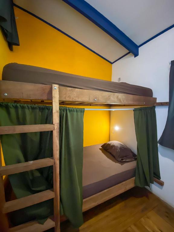 Postel nebo postele na pokoji v ubytování Playa 506 Beachfront Hostel