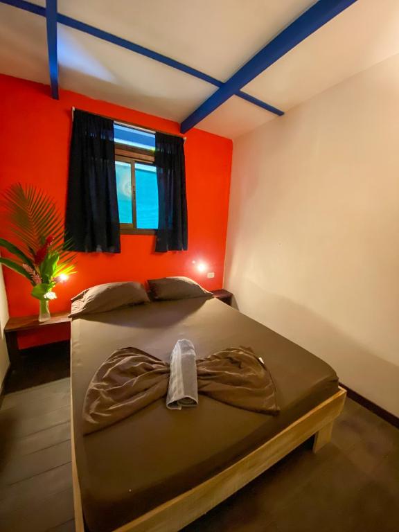 Postel nebo postele na pokoji v ubytování Playa 506 Beachfront Hostel