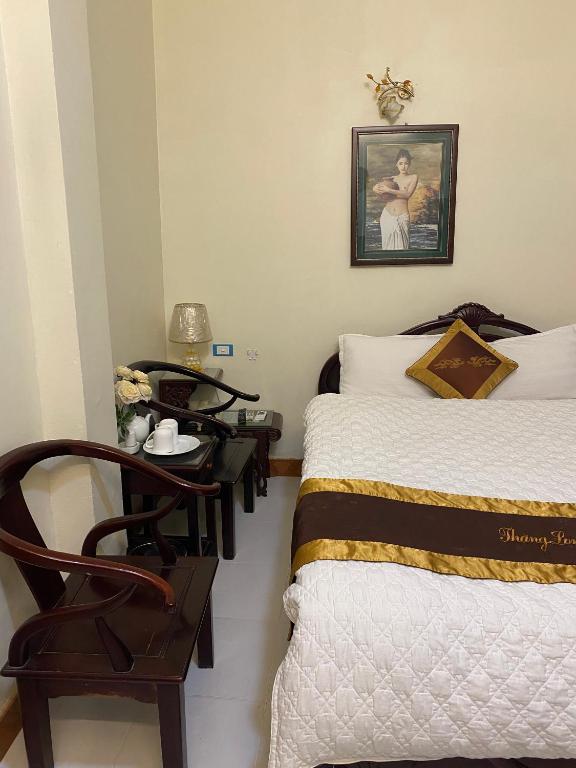 Postel nebo postele na pokoji v ubytování Thang Long Hotel