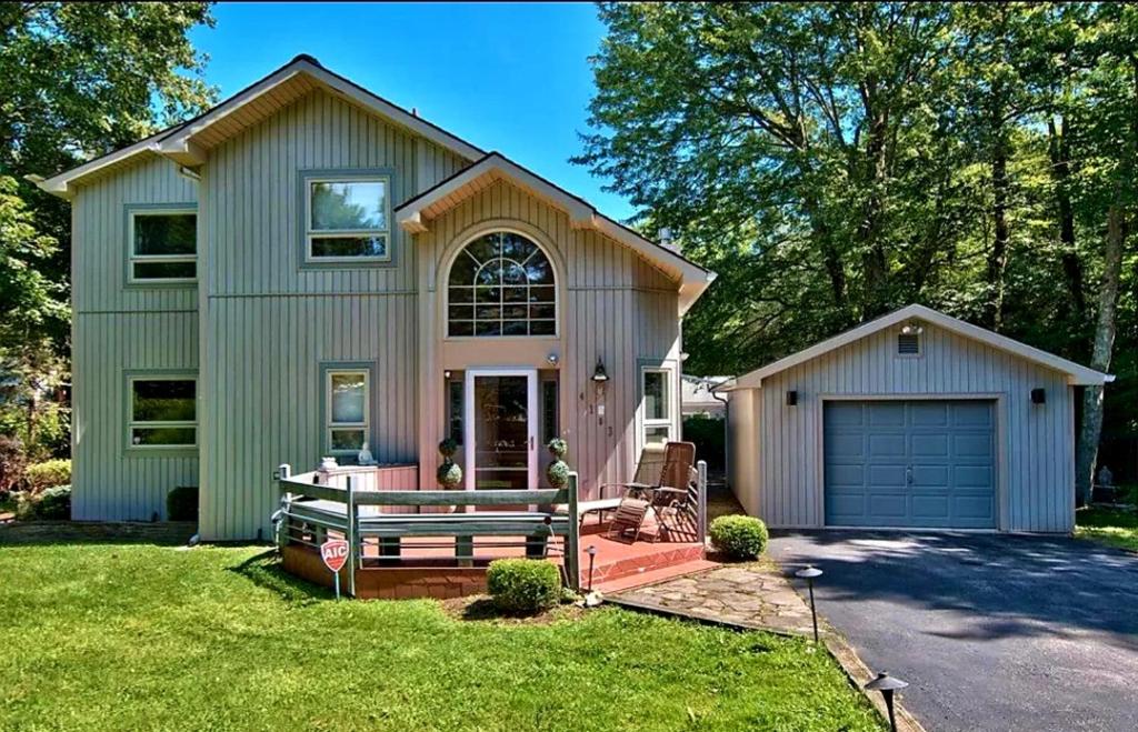Paradise in heart of Poconos FaSt InTeRnEt Close to All Attractions - Maison De Quatre Chambres