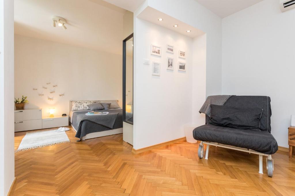 Posedenie v ubytovaní Luxury BonBon next to Banje beach and Old Town, great location