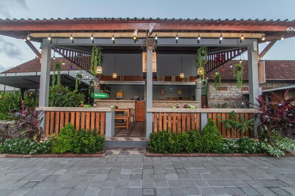 Mailaku House