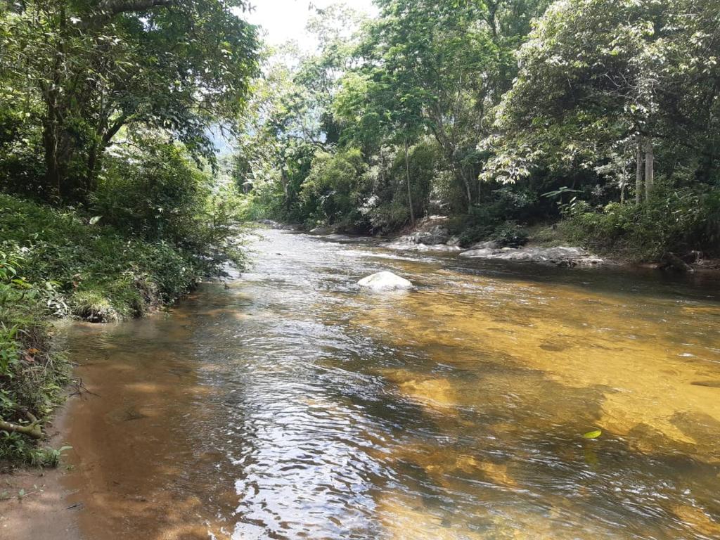  Chácara Recanto dos Pássaros com Rio no terreno