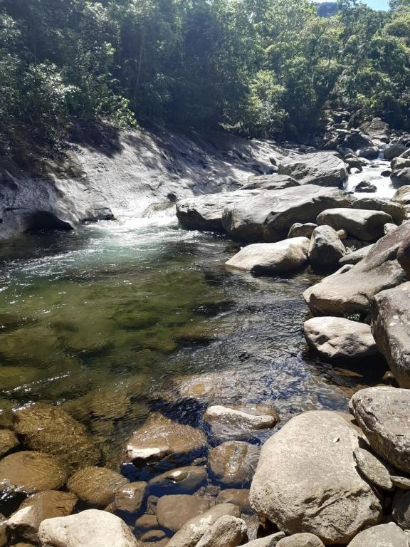  Chácara Recanto dos Pássaros com Rio no terreno