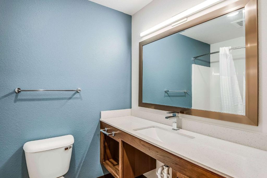WoodSpring Suites West Des Moines photo