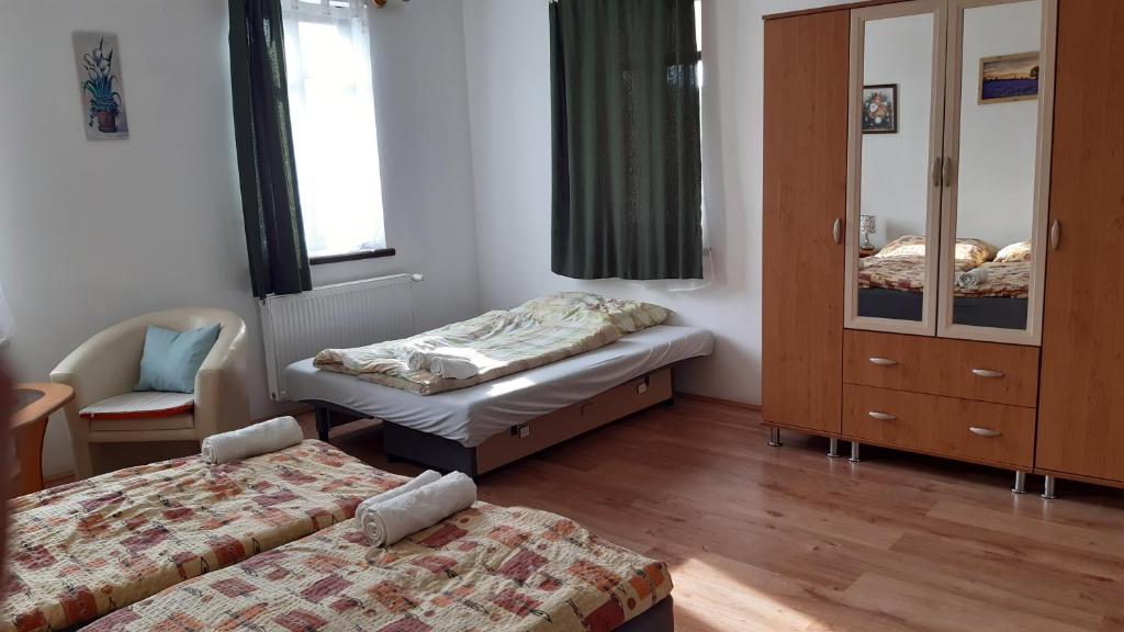 Posteľ alebo postele v izbe v ubytovaní Bajusz Vendégház