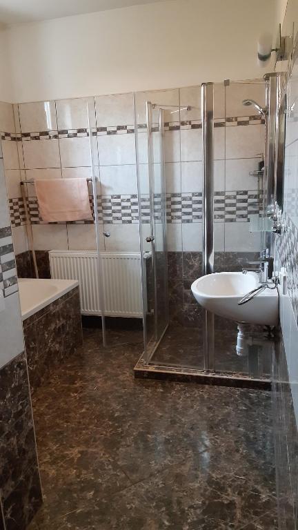 Kúpeľňa v ubytovaní Bajusz Vendégház