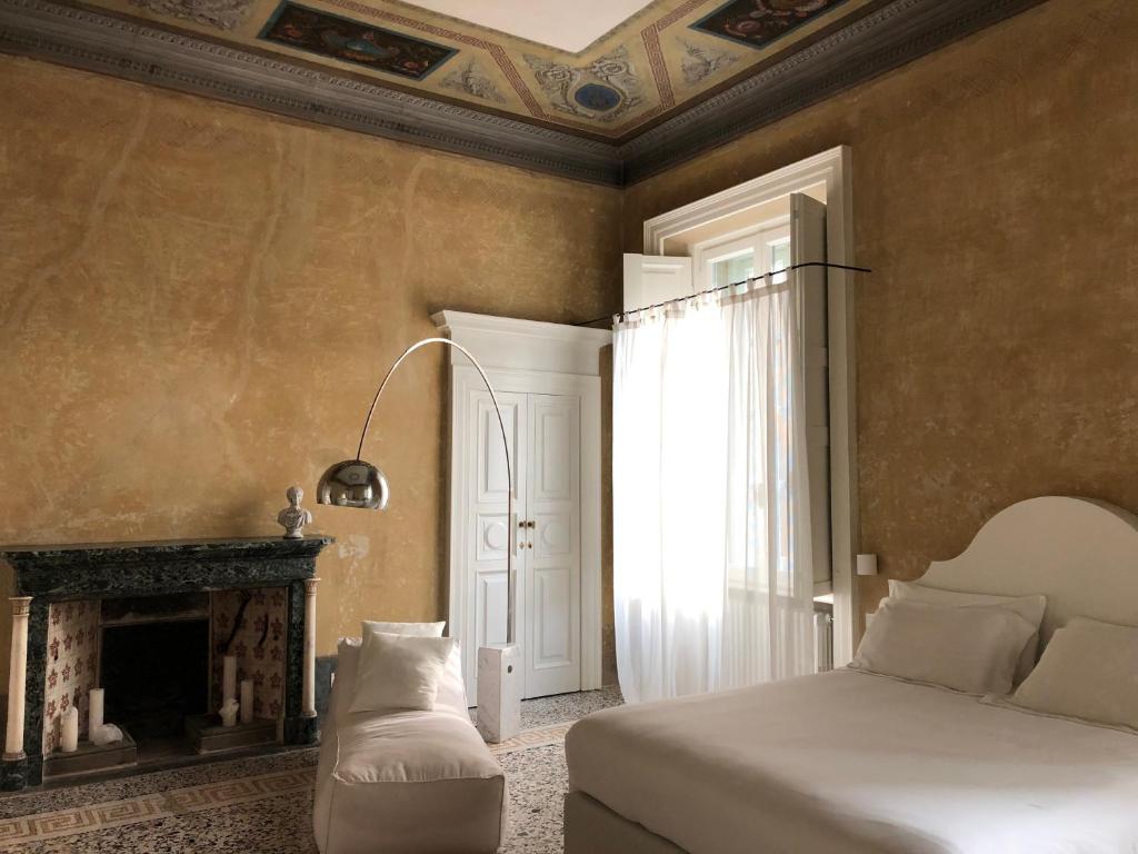 a room with a bed and a fireplace at Palazzo Albricci Peregrini in Como