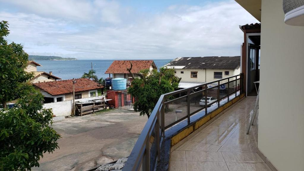  Apartamento grande 50m da praia