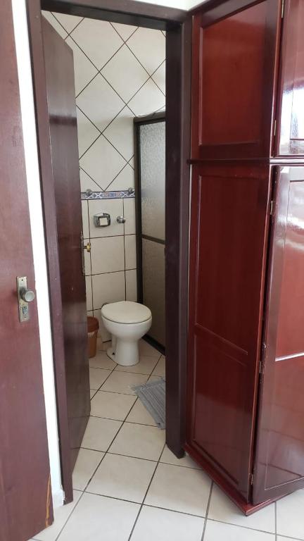 Apartamento grande 50m da praia