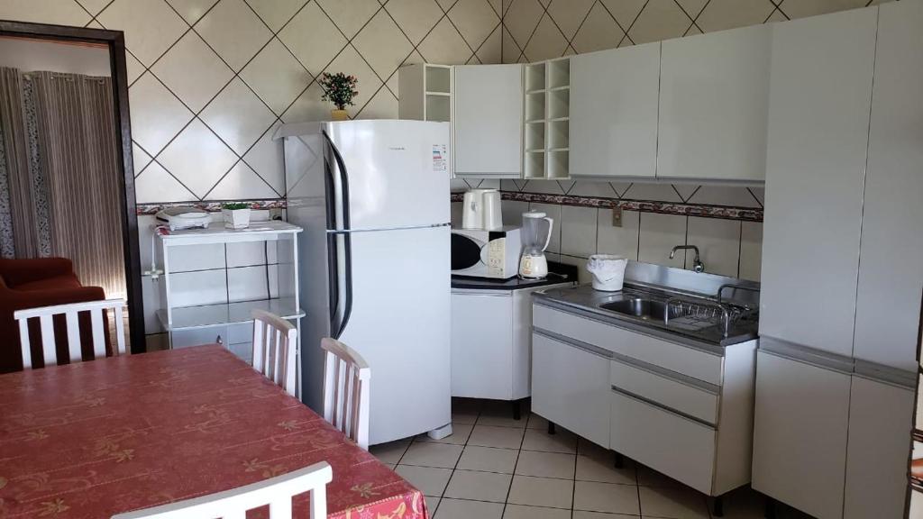  Apartamento grande 50m da praia