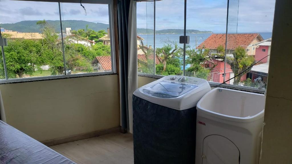  Apartamento grande 50m da praia