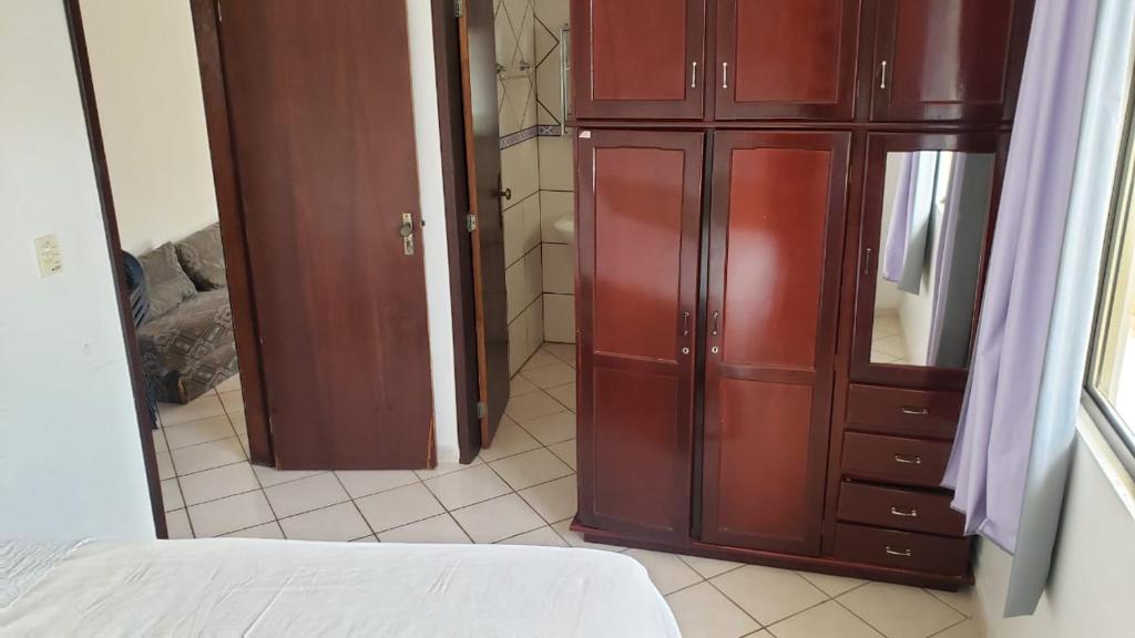  Apartamento grande 50m da praia