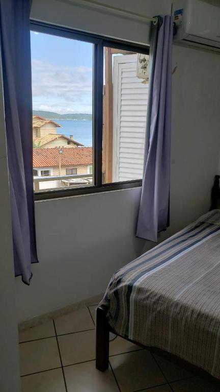  Apartamento grande 50m da praia
