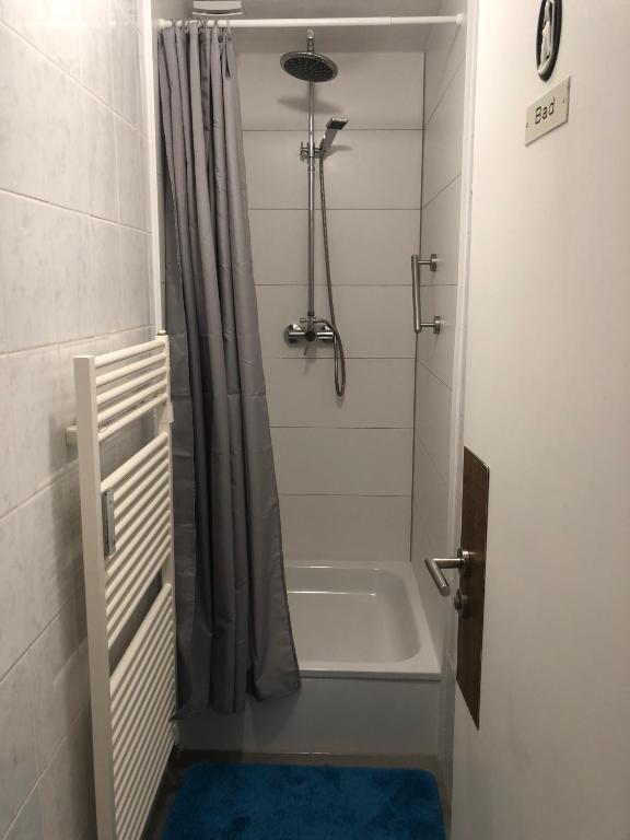 Hotel Pension Schmellergarten - Chambre Simple Avec Toilettes Et Douche Communes
