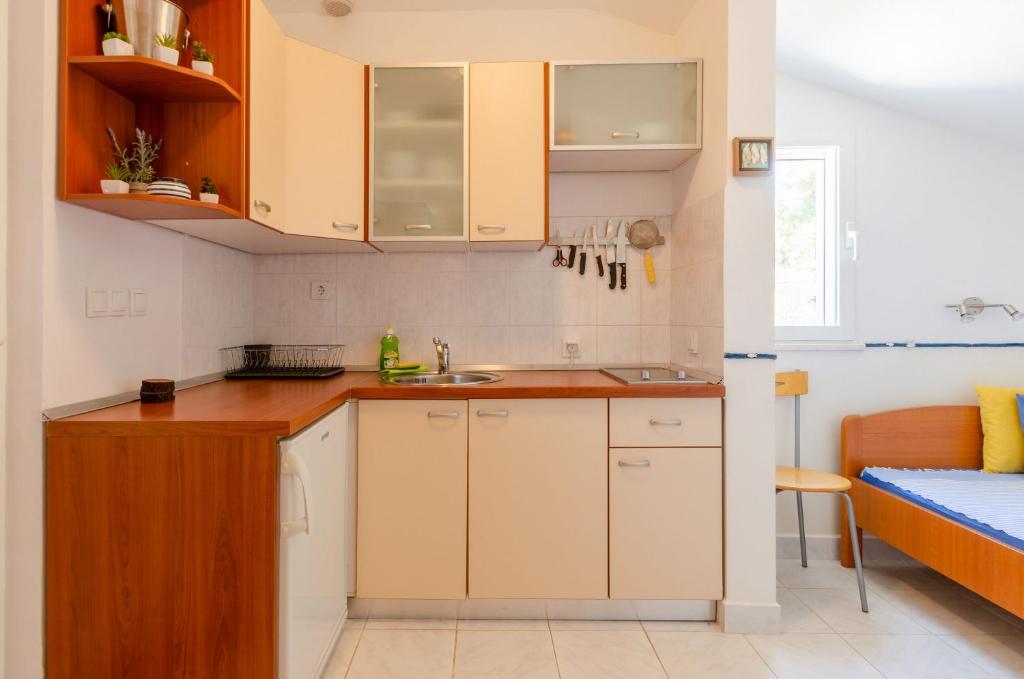Kuchyňa alebo kuchynka v ubytovaní Namoru apartaments