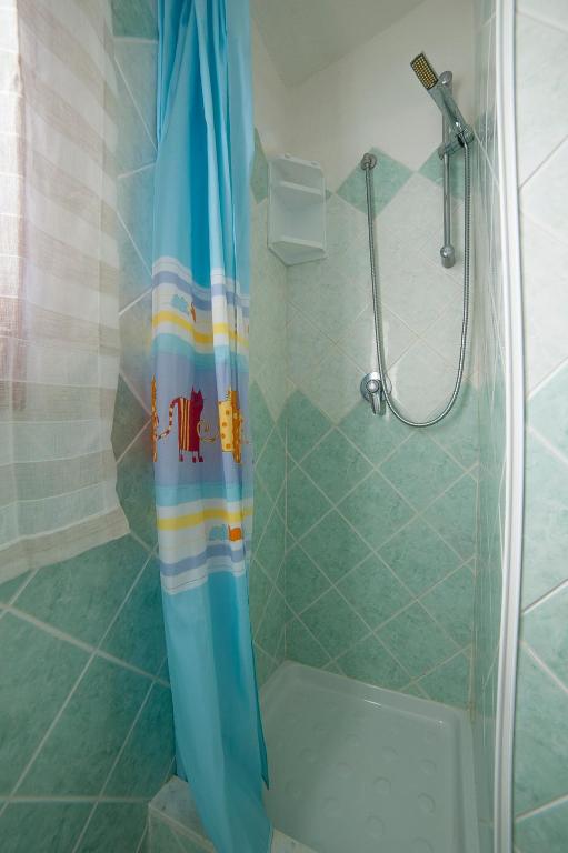 A bathroom at villa lilly