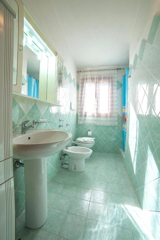 A bathroom at villa lilly