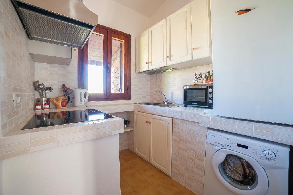 A kitchen or kitchenette at villa lilly
