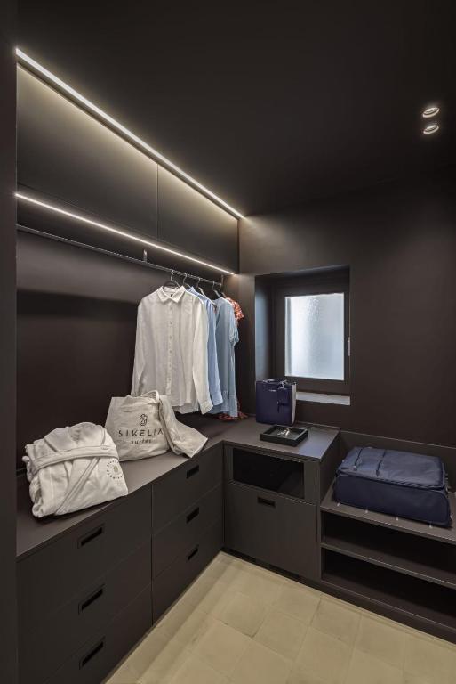 Postel nebo postele na pokoji v ubytování Sikelia Suites