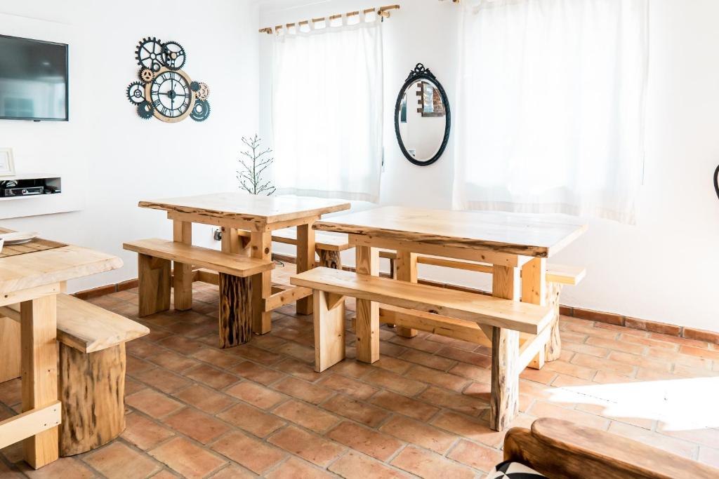 TV a/nebo společenská místnost v ubytování Almograve Beach Hostel