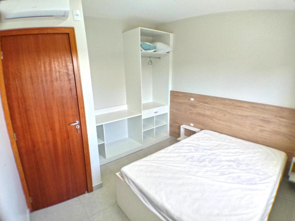 Ένα ή περισσότερα κρεβάτια σε δωμάτιο στο Residencial Brisa térreo