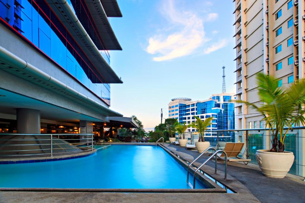 a swimming pool in the middle of a building at Cebu Parklane International Hotel in Cebu City