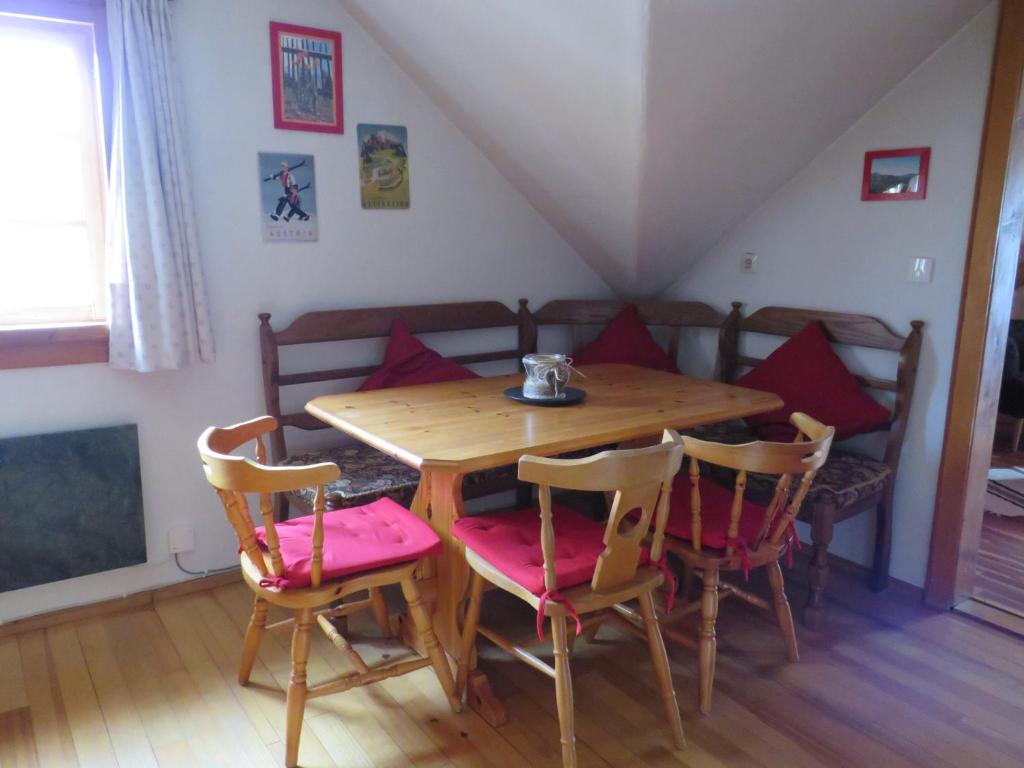 Das Hexenhäusl - Two-Bedroom Apartment