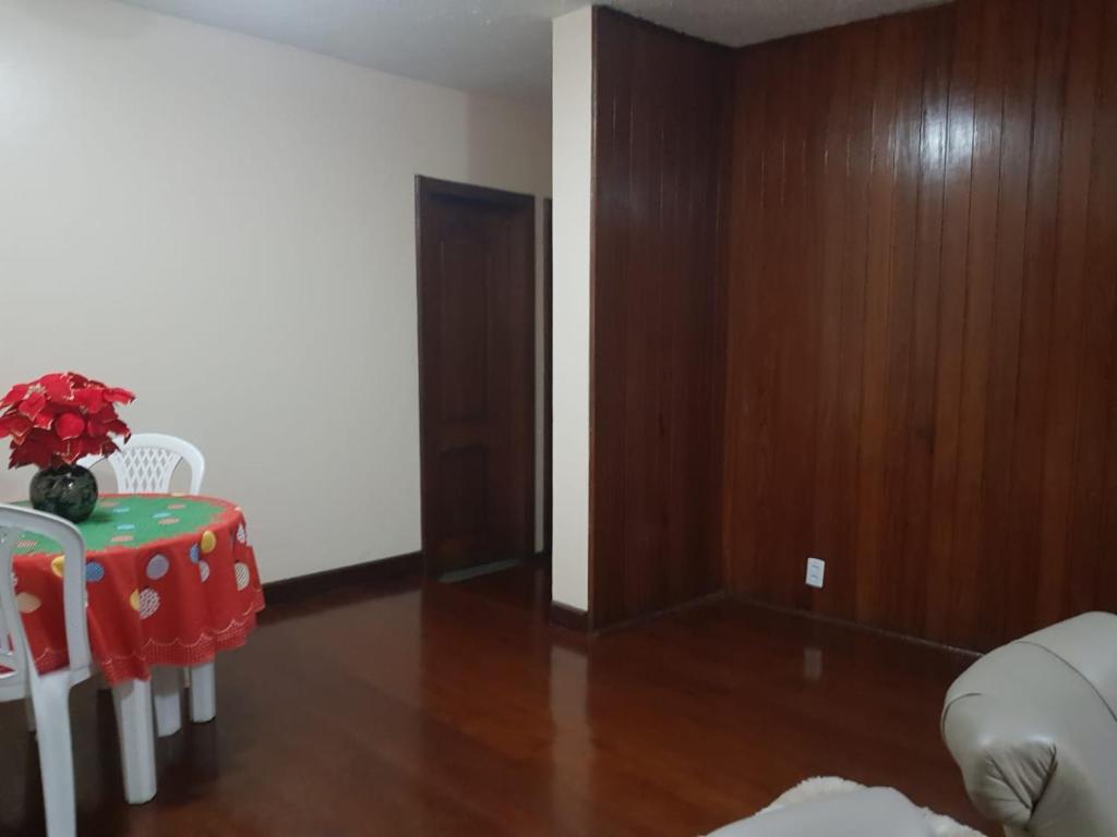  Excelente apartamento no Reduto.