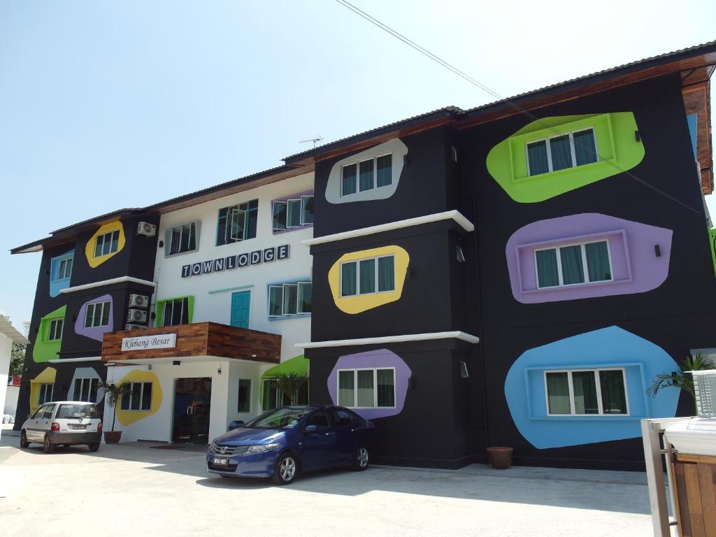 a building with a car parked in front of it at Klebang Besar Townlodge in Melaka