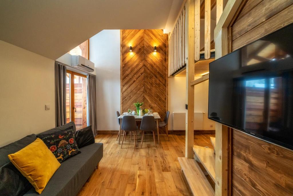 
Apartment - Split Level - free access to swimming pool and spa facilities
