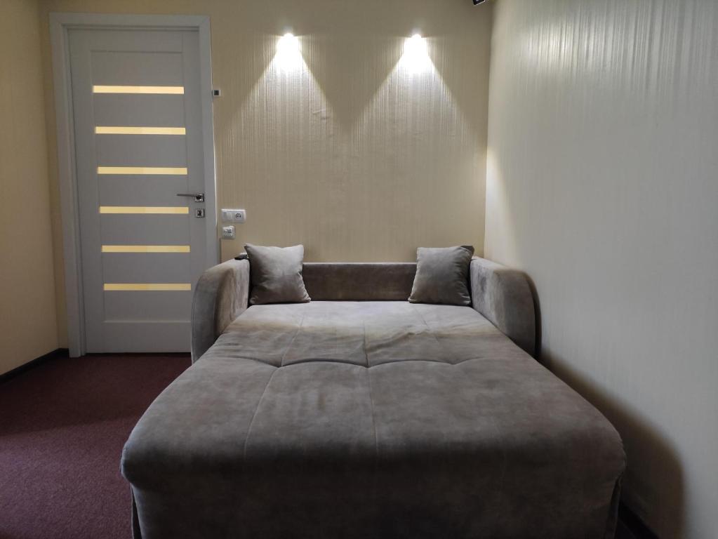 Posezení v ubytování Small room with big cinema