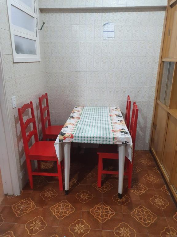  Apartamento inteiro. Pompeia. 100mts da praia.