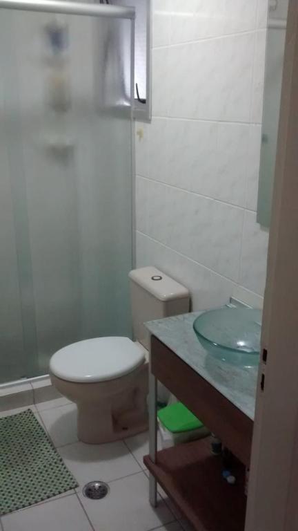  Apto mobiliado em Praia Grande /SP. 300 mtros da praia da Guilhermina. Proximo a supermercados e padaria