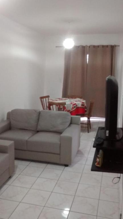  Apto mobiliado em Praia Grande /SP. 300 mtros da praia da Guilhermina. Proximo a supermercados e padaria