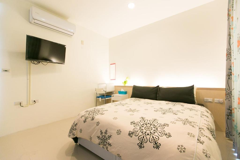 Postel nebo postele na pokoji v ubytování 充電樁 羅東雲朵朵Cloud B&B免費洗衣機 烘衣機 近週三清溝 星巴克咖啡豆 國旅卡特約店
