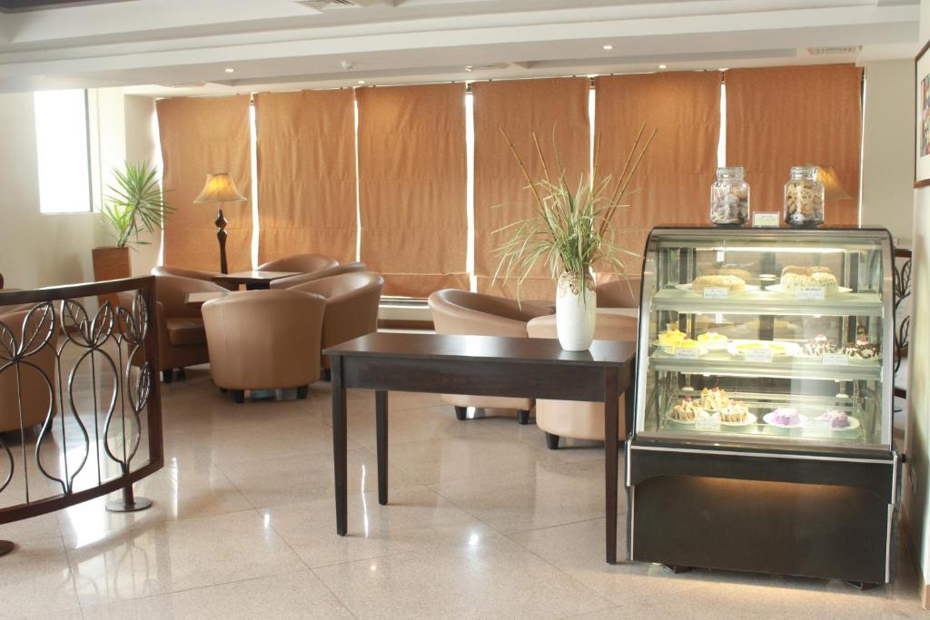 Ruang duduk di The Pinnacle Hotel and Suites