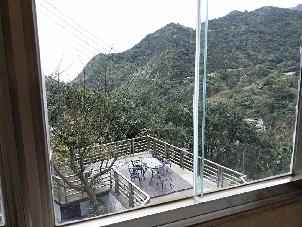 a window with a view of a mountain view at Levite Villa in Jiufen