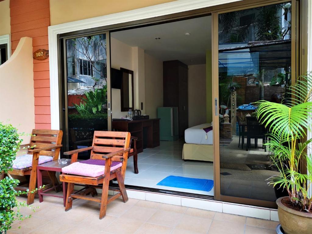 Posedenie v ubytovaní Seven Seas Hotel Patong Beach