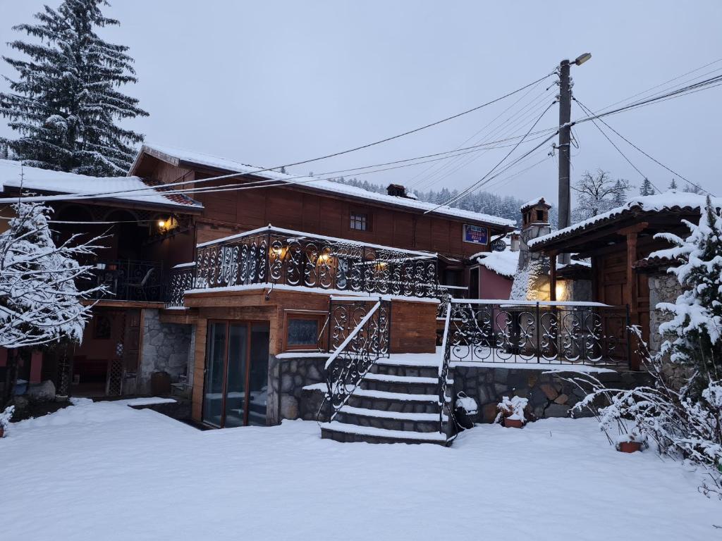 Guest House Zlatniyat Telets v zimě