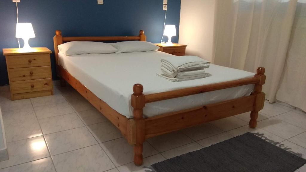 Postel nebo postele na pokoji v ubytování Fourni Sand