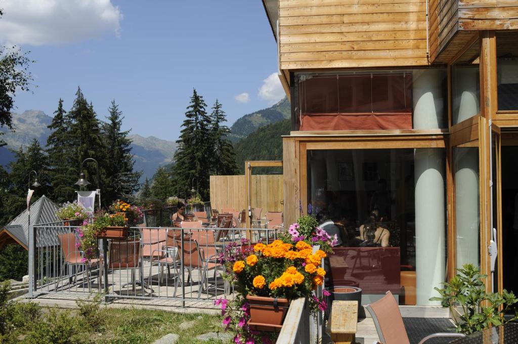 Nespecifikovaný výhled na hory nebo výhled na hory při pohledu z hotelu