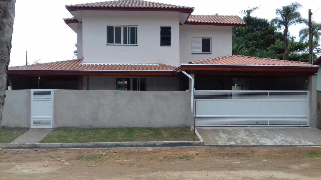  Sobrado Completo Com Piscina