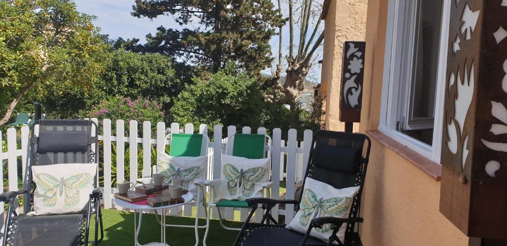 Balkón alebo terasa v ubytovaní Casa con jardín a 40 metros de la playa. VR.